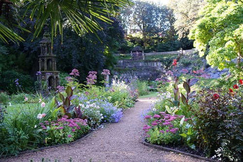 THE PLANTATION GARDEN IN BLOOM