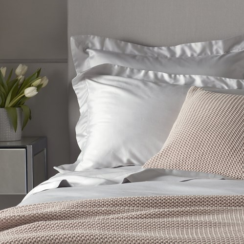 Luxurious pink and white bed linen