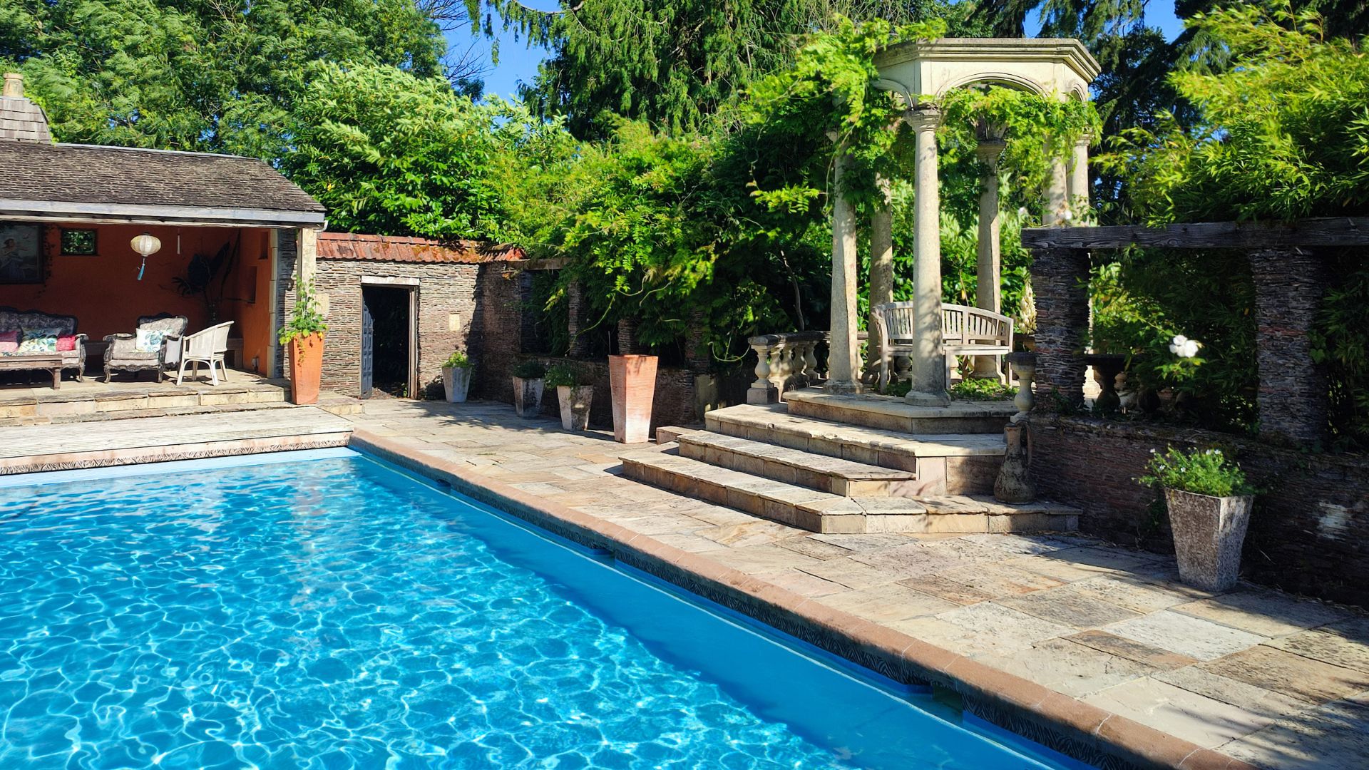 Outdoor swimming pool devon cottage