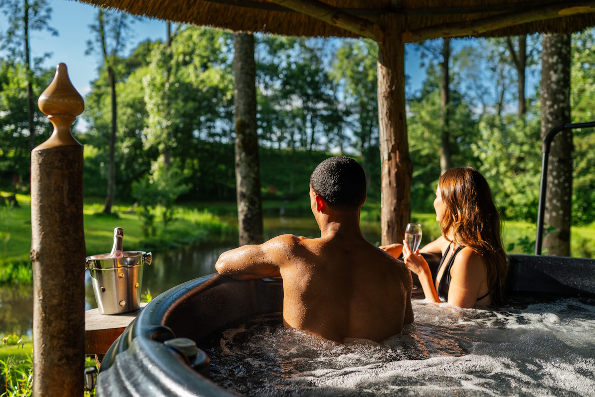 Hot tub stay in forest