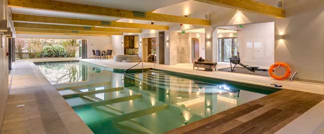 Luxury cottage with indoor swimming pool and spa facilities with sauna and gym
